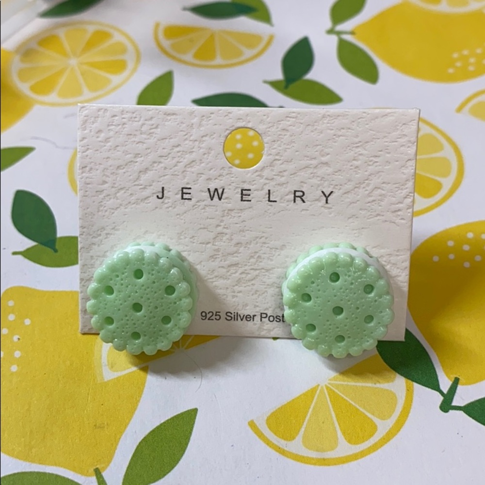 🍓 NWT Mint Green Macaroon Cookie Earrings